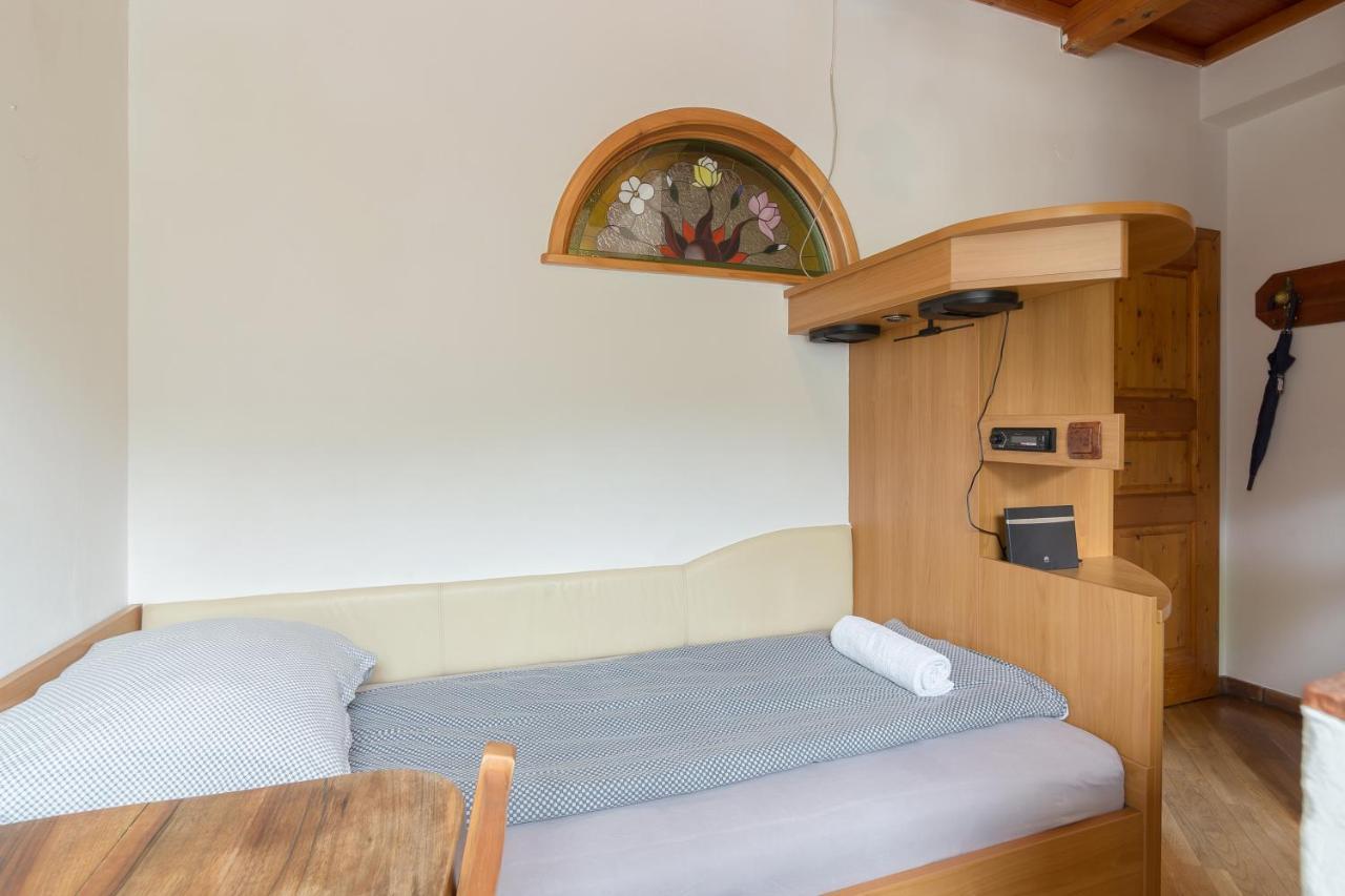 Cozy, Bright And Affordable Single Studio - Free Parking Ljubljana Bagian luar foto
